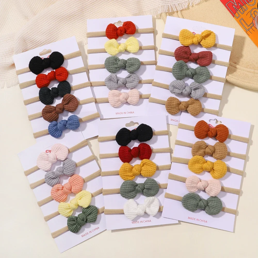 Diadema de pana elástica para bebé recién nacida – Diseño liso - imagen 4