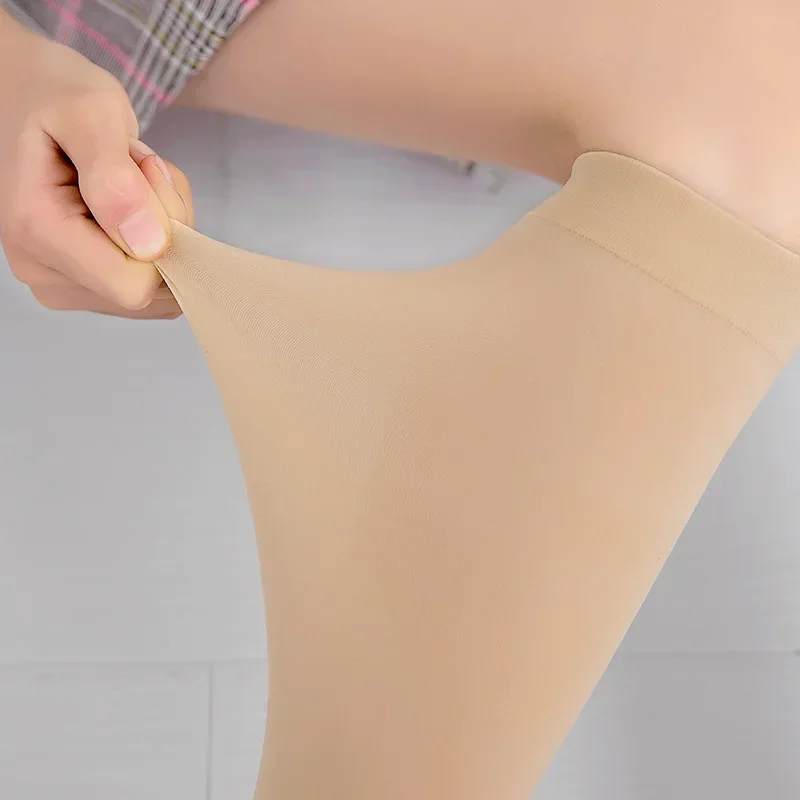 Calcetines largos hasta la rodilla de terciopelo cálidos para niñas, medias escolares blancas de princesa negra con diseño de rayas y estrellas de dibujos animados Kawaii para niños - imagen 4