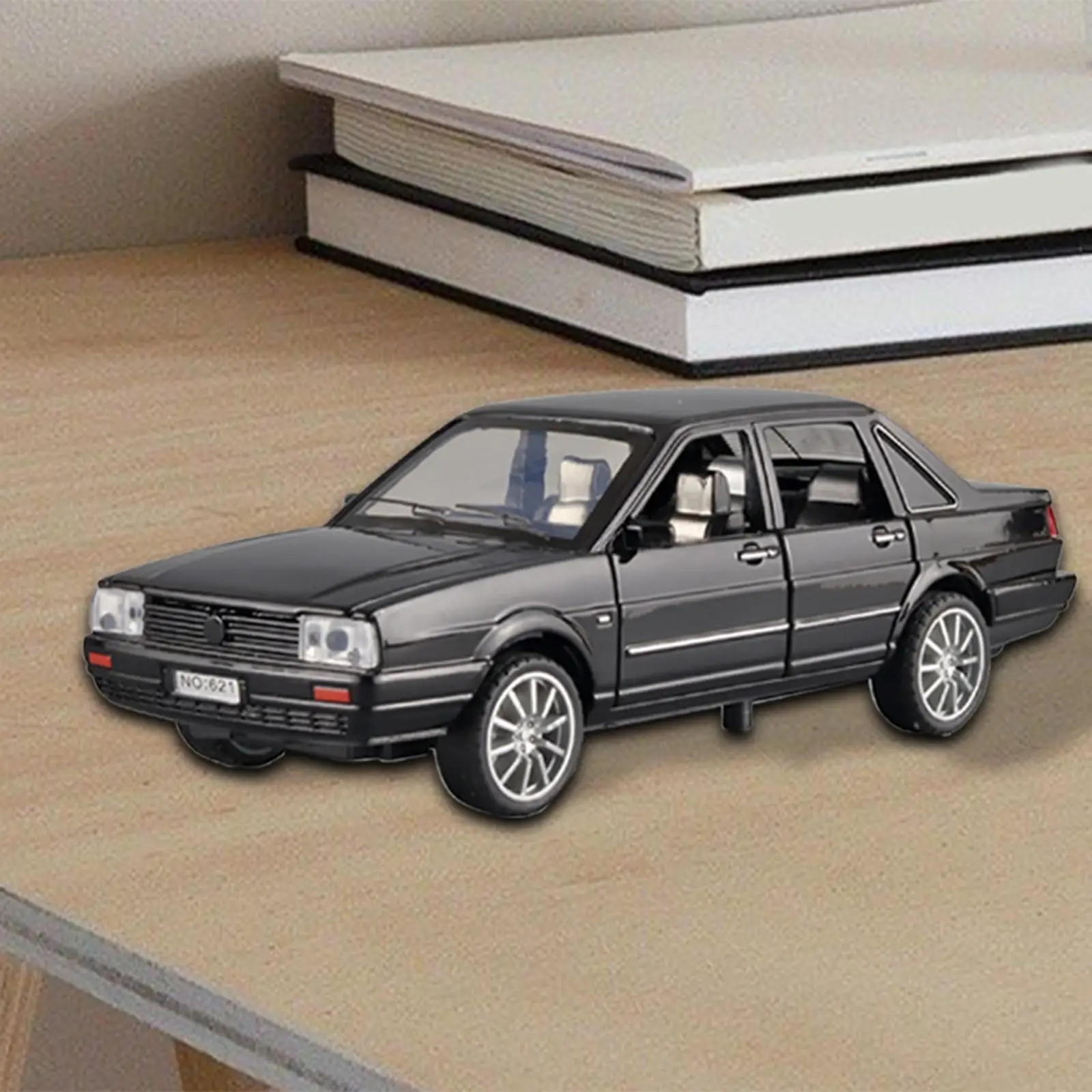 1:32 Diecast Alloy Car Simulation Car Toy Model Gifts Pull Back Action for Birthday Room Decoration Boys Party Toy Desk Ornament
