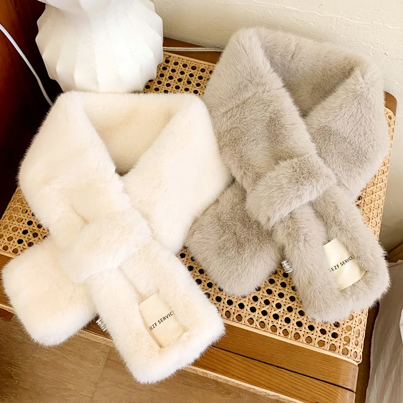 Conjunto cálido de invierno versión para niños, bufanda de imitación de pelo de conejo esponjoso a la moda, bufandas de compra y orejeras receptoras como regalo - imagen 3