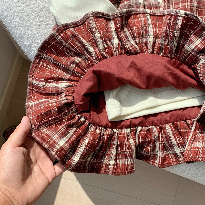 Conjunto otoñal para niña con falda beige y camiseta sin mangas - imagen 4