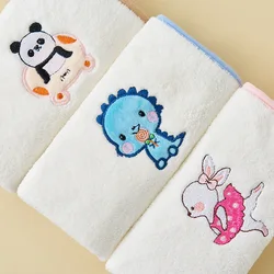 Babero impermeable para bebé con cuello de toalla y dibujos