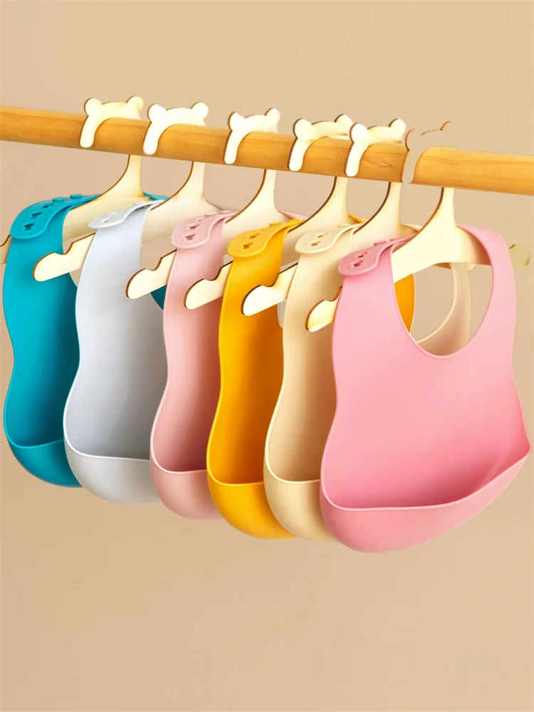 Babero de silicona suave impermeable ajustable para bebé - imagen 2