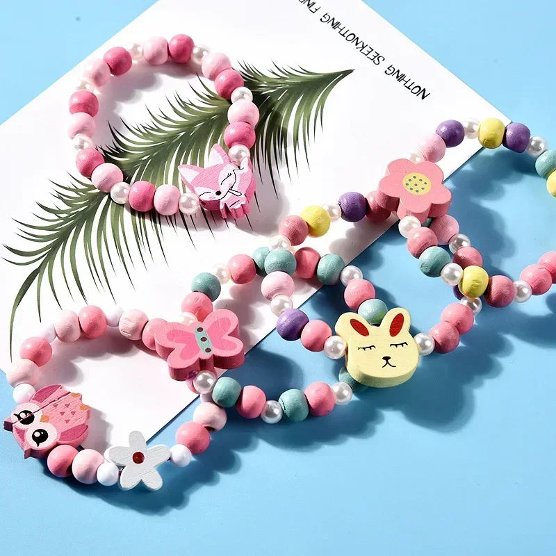 Collar infantil de cuentas con mariposas y flores para niña - imagen 5