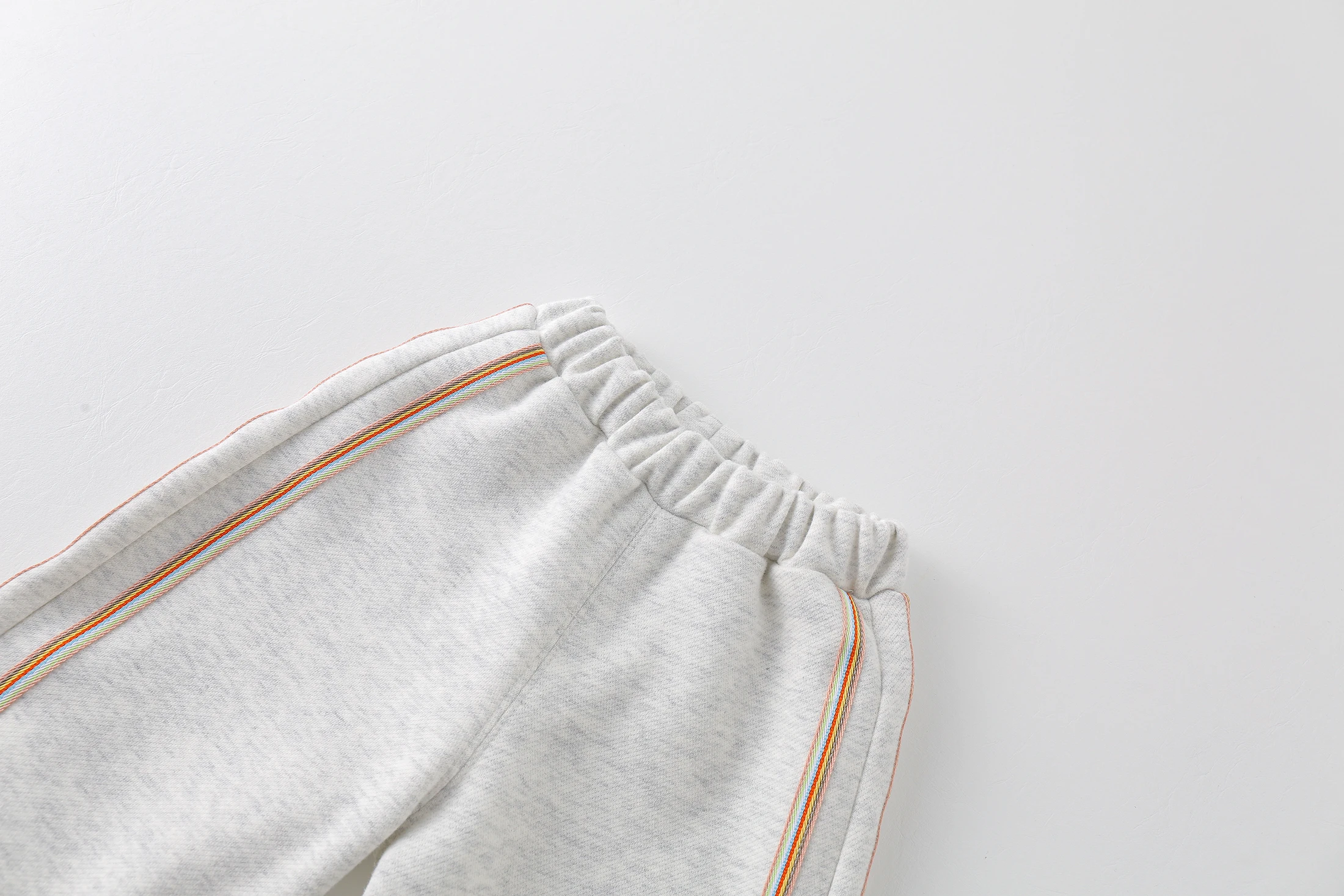 Conjunto bebé sudadera capucha y pantalón arcoíris bordado 9m-3Y - imagen 2