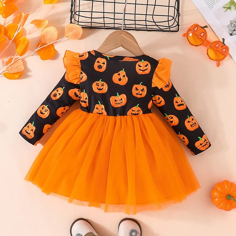 El vestido de un bebé con calabazas