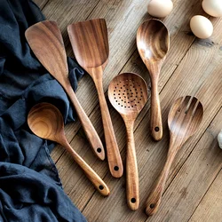 Utensilios de madera para cocina con espátula cuchara y tenedor