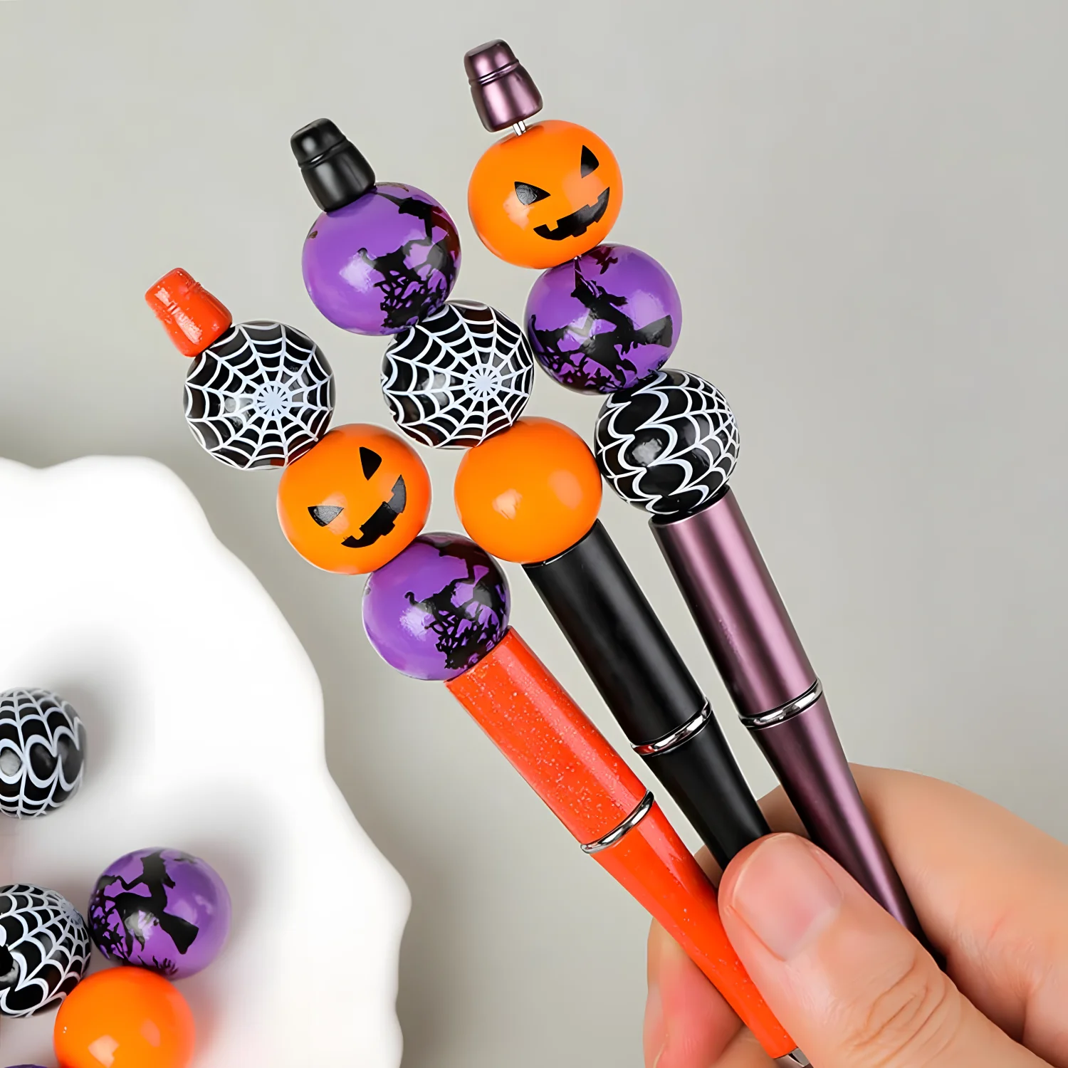 Stylos d'artisanat d'Halloween, stylos à perles bricolage citrouille sorcière toile d'araignée stylos à perles encre noire pour cadeaux d'Halloween fournitures de bureau scolaire - imagen 3