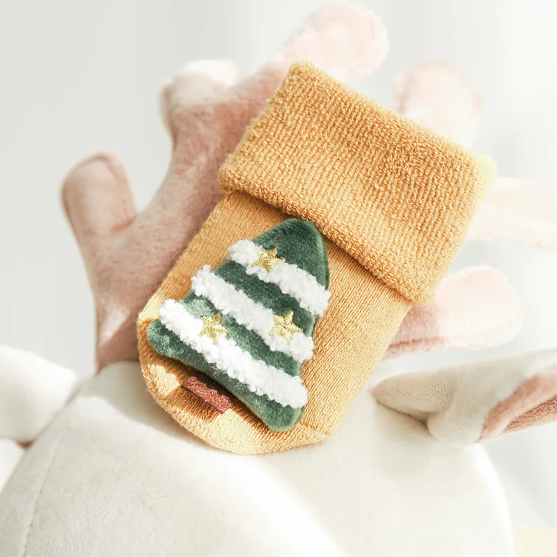 Pantuflas antideslizantes gruesas de felpa para bebé, calcetín largo hasta el suelo, Feliz Navidad, muñeco de dibujos animados, medias para recién nacido, invierno, 2022 - imagen 3