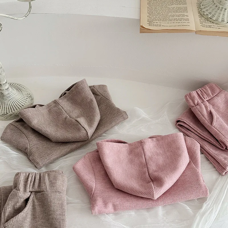 Conjunto niña otoño con capucha y pantalón ancho - imagen 2