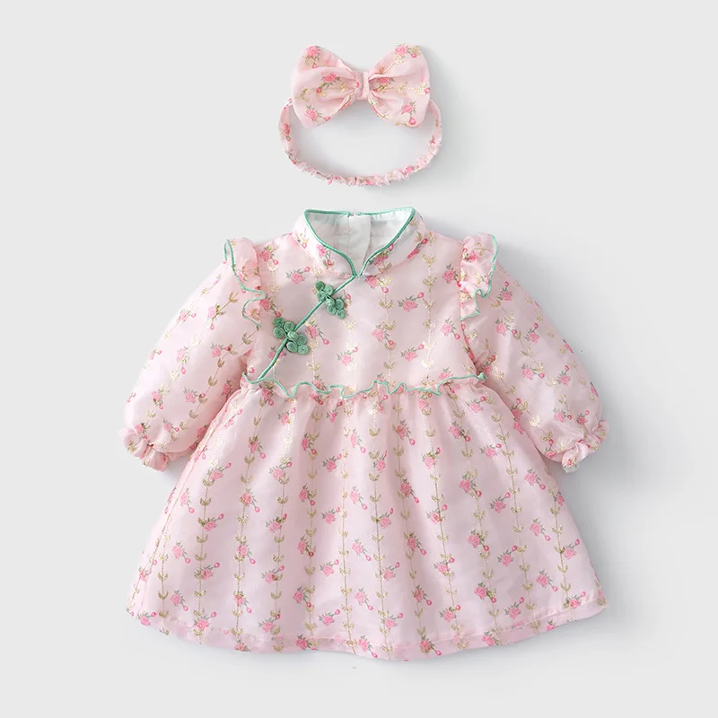 Estampado floral sutil en el vestido infantil de algodón