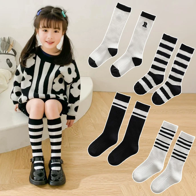 Primavera otoño bebé algodón niños piso deporte medias nuevo coreano blanco negro rayas hasta la rodilla calcetines largos para niños ropa