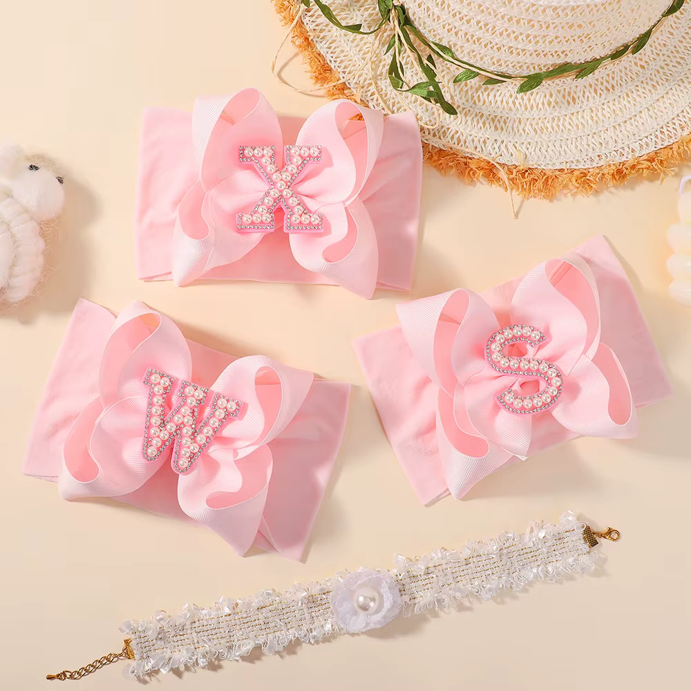 Diadema de perlas con lazo rosa grande para niña – banda nailon suave - imagen 3