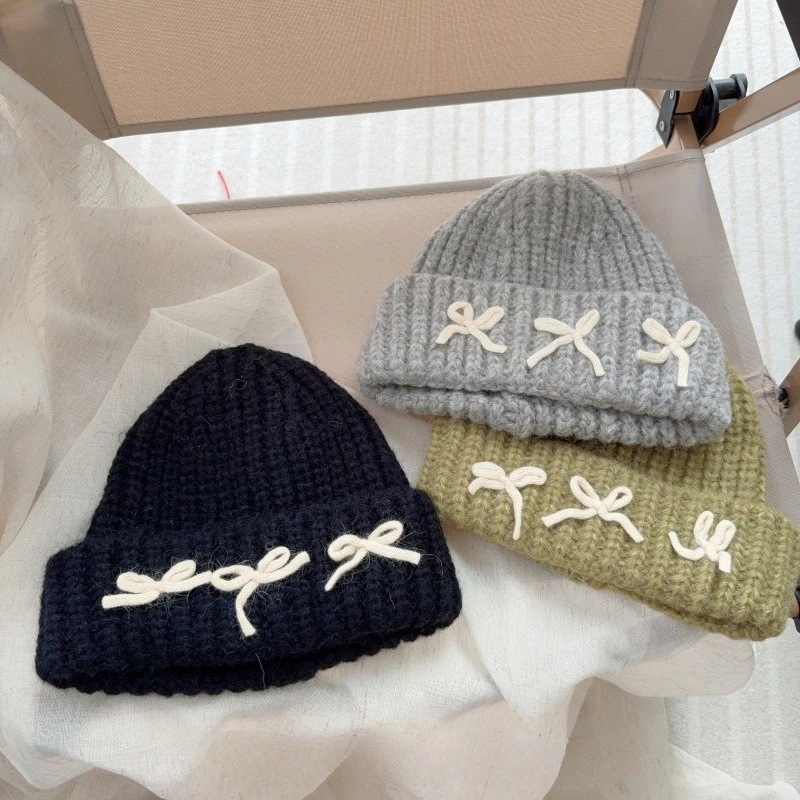¡Sombrero de punto suave para niños de estilo coreano! Almohadillas gruesas con bonito lazo, diseño versátil a prueba de viento, cálido y cómodo, elegante. - imagen 4