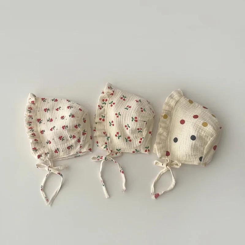 Gorro de bebé floral con cerezas – Algodón suave y transpirable - imagen 2