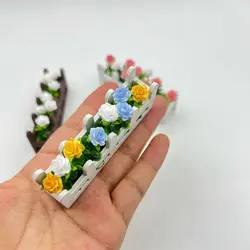 Casa de muñecas 1:12 con flores rosas simuladas - jardín realista