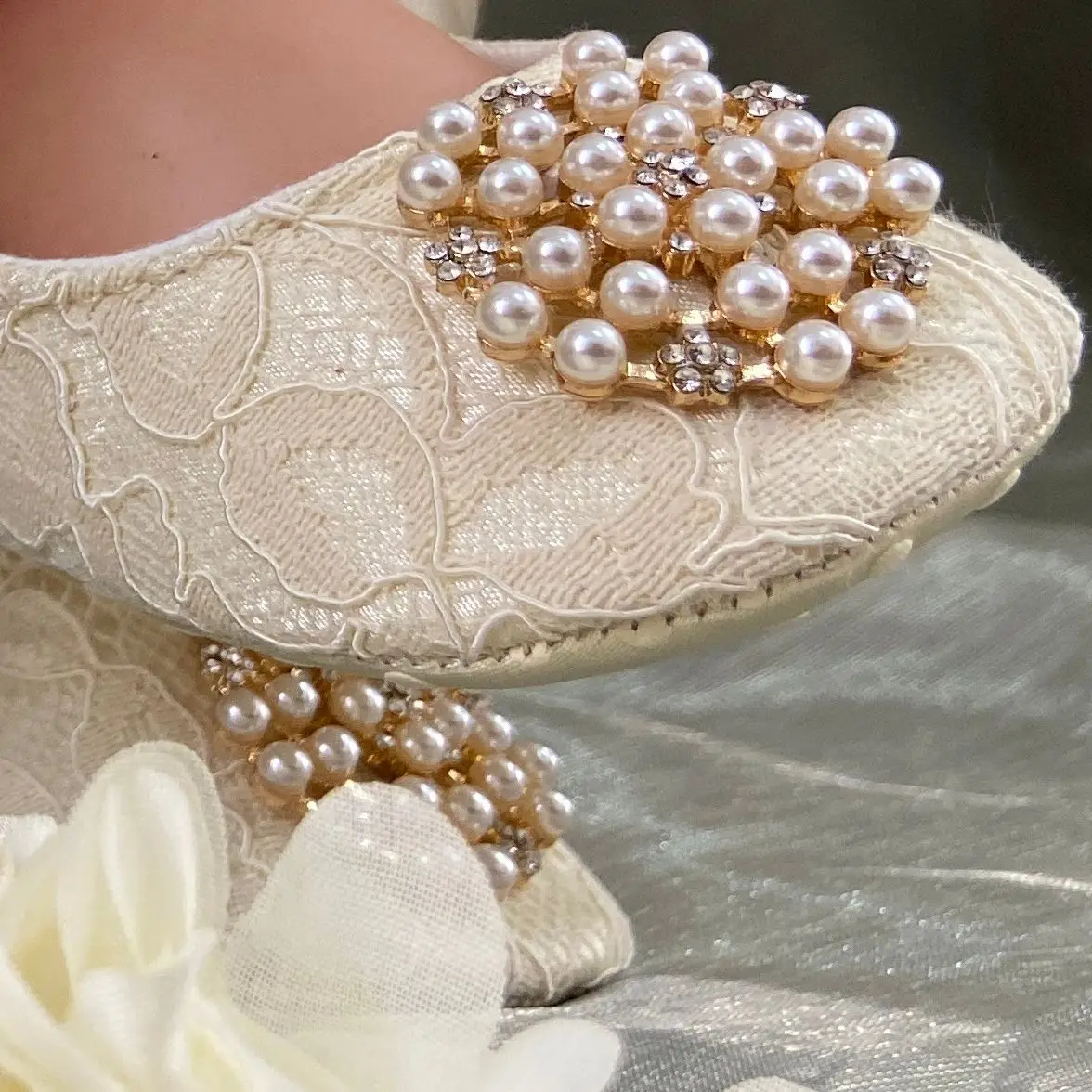 Zapatos de cuna de Ballet de encaje Vintage hechos a mano para niña, vestido de perlas de lujo para bebé, traje de bautismo, zapatos con diadema - imagen 4