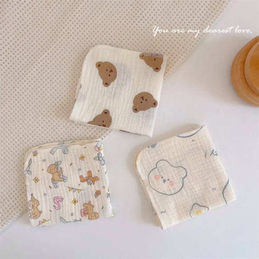 Toalla con babero para bebé de algodón – Estampado floral - imagen 3