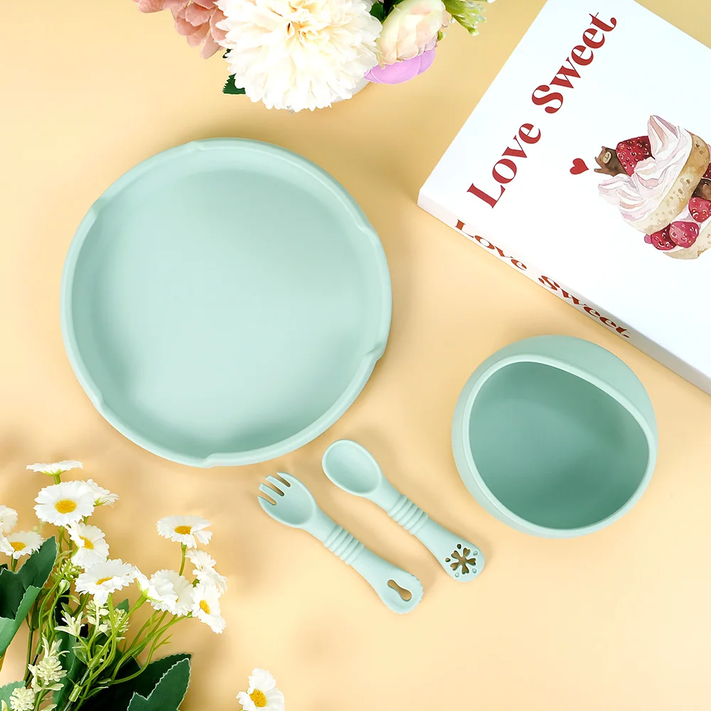 Juego de platos de silicona para bebé, vajilla para niños con ventosas, tenedor de alimentación, cucharas, cuenco de silicona, elementos esenciales para madre y bebé, 4 Uds. - imagen 3