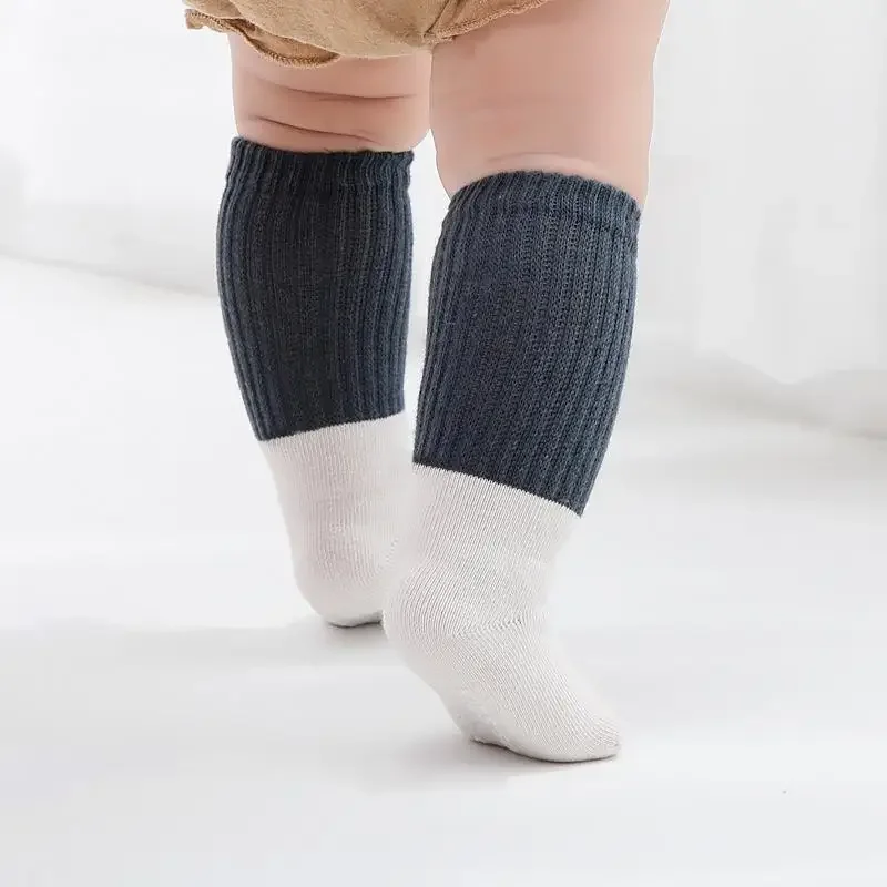 Calcetines de algodón peinado para bebé, calcetín informal coreano de Color sólido a media pantorrilla, calcetín cálido de moda de algodón suave para niños pequeños de 0 a 3 años - imagen 3