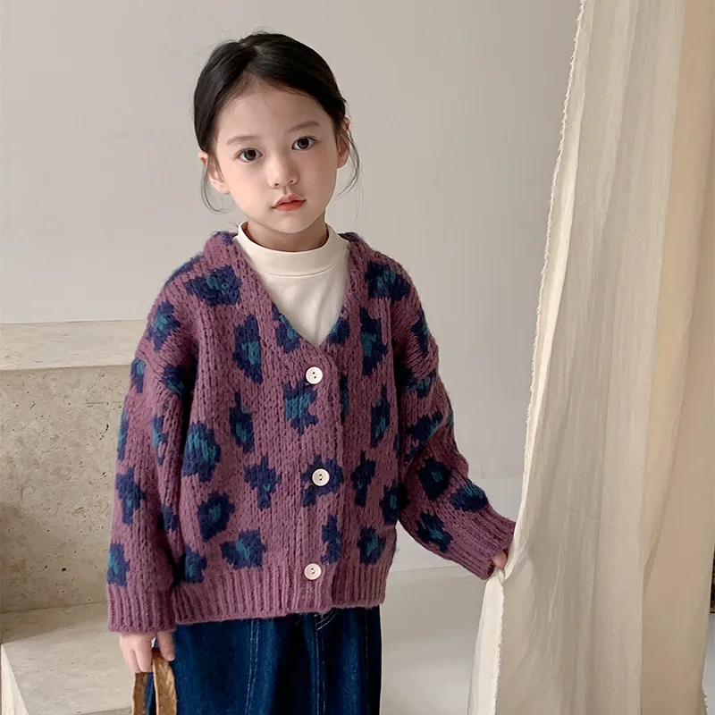 2025 otoño Vintage coreano moda niños niña leopardo tejido Cardigan abrigo con cuello en V solo pecho suelto Casual prendas de punto mezclas 1-7Y