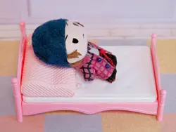 Almohada kawaii Sukutto Tachi-san peluche con cadena de bolas