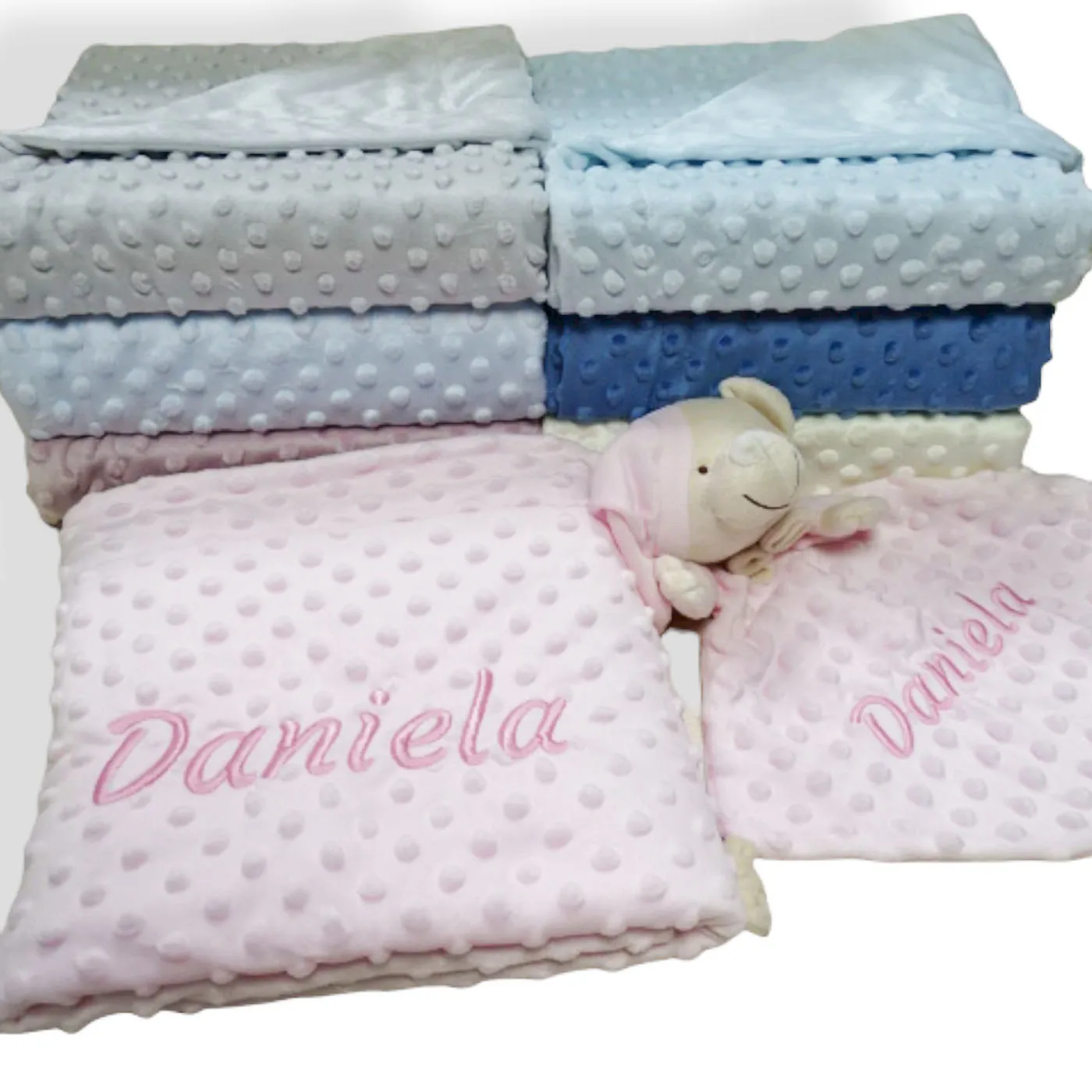 Manta de Bebe Personalizado con su Nombre Bordado, Manta de topito personalizado ideal para bebé recien nacido, Apto para capazp, minicuna y cuna. - imagen 2