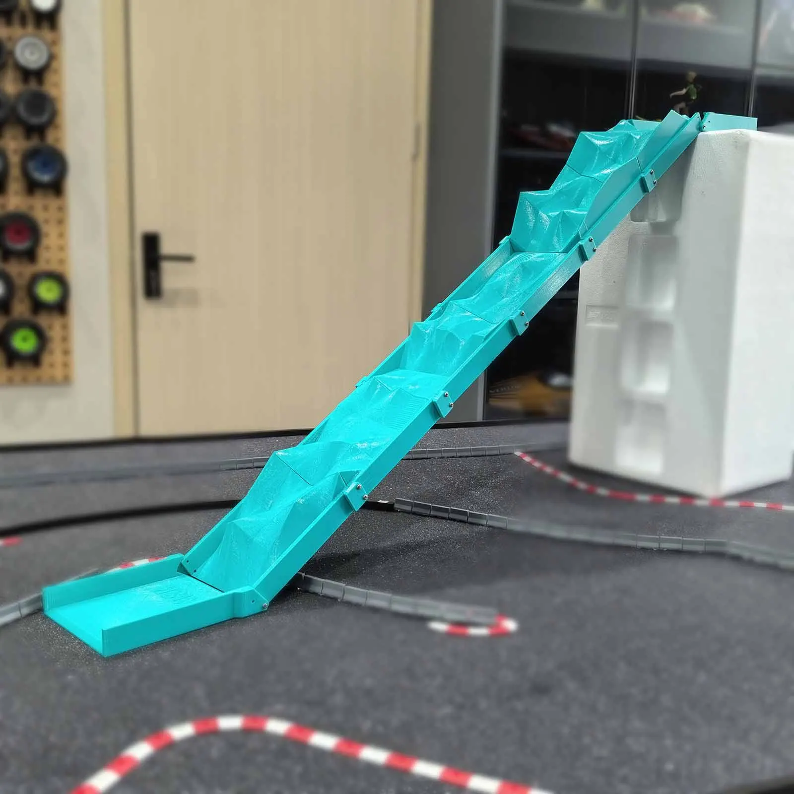 Accesorio de circuito Puente RC trapezoidal para coches escalada - imagen 3