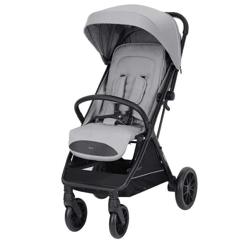Silla de paseo para bebé negra con cubrepies – práctica y ligera
