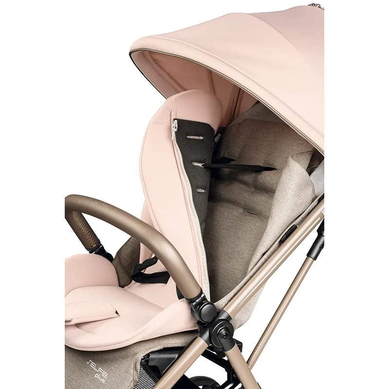 Detalle del asiento y reposapiés de la Peg Perego Selfie Plus