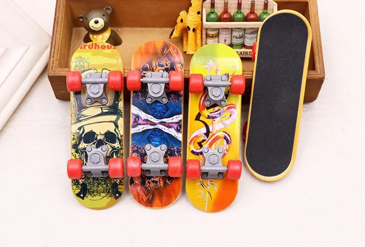 Patineta de dedo con diseño grafiti