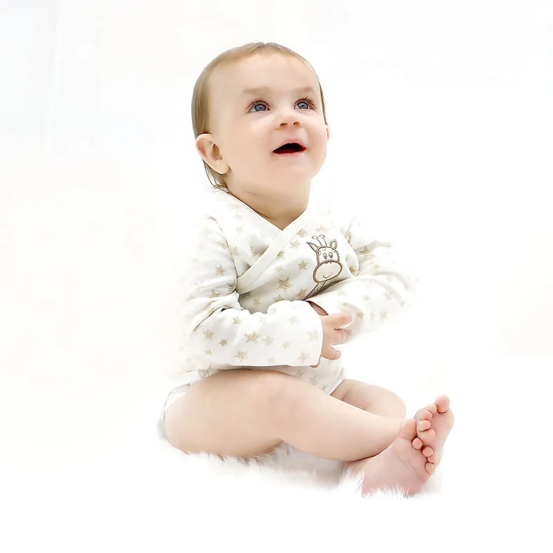 Vista completa del conjunto de ropa para bebé bloom kids