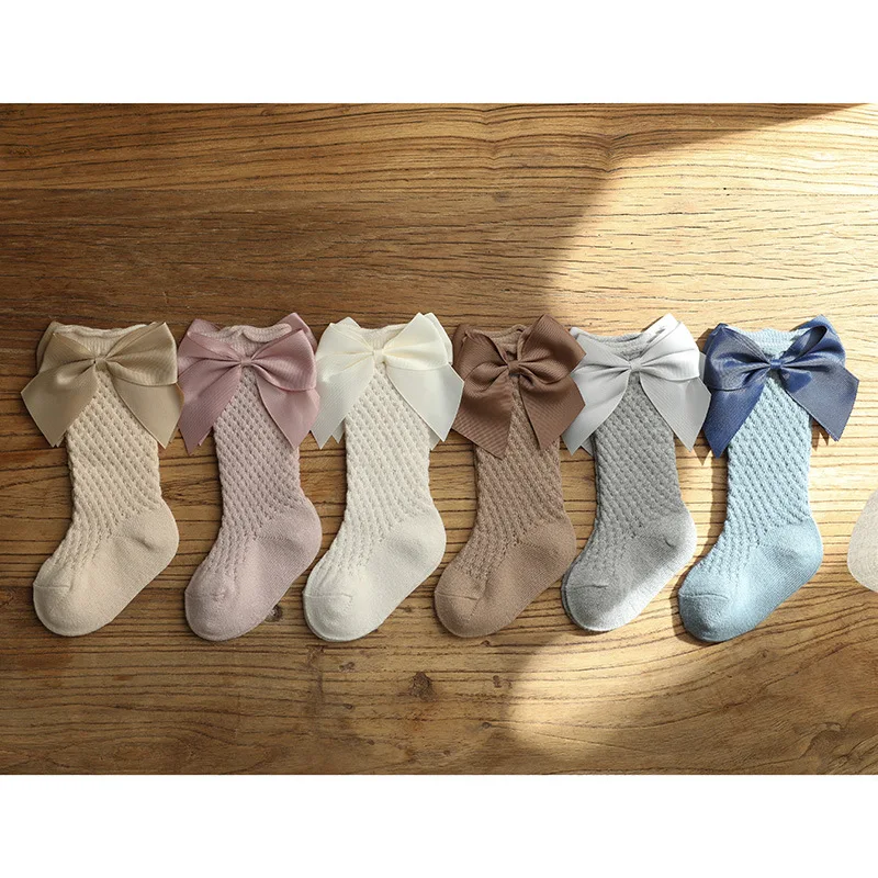 Calcetines blancos con lazo rosa detalle
