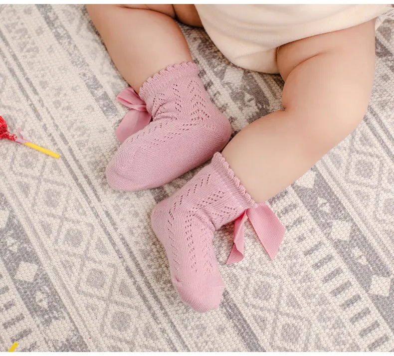 Calcetines niña pequeños listos para usar con diferentes outfits