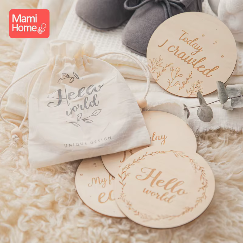 Tarjetas de madera con huella de bebé