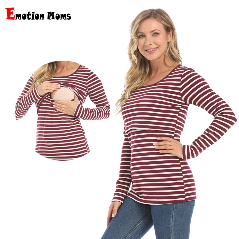 Camiseta de maternidad en conjunto casual