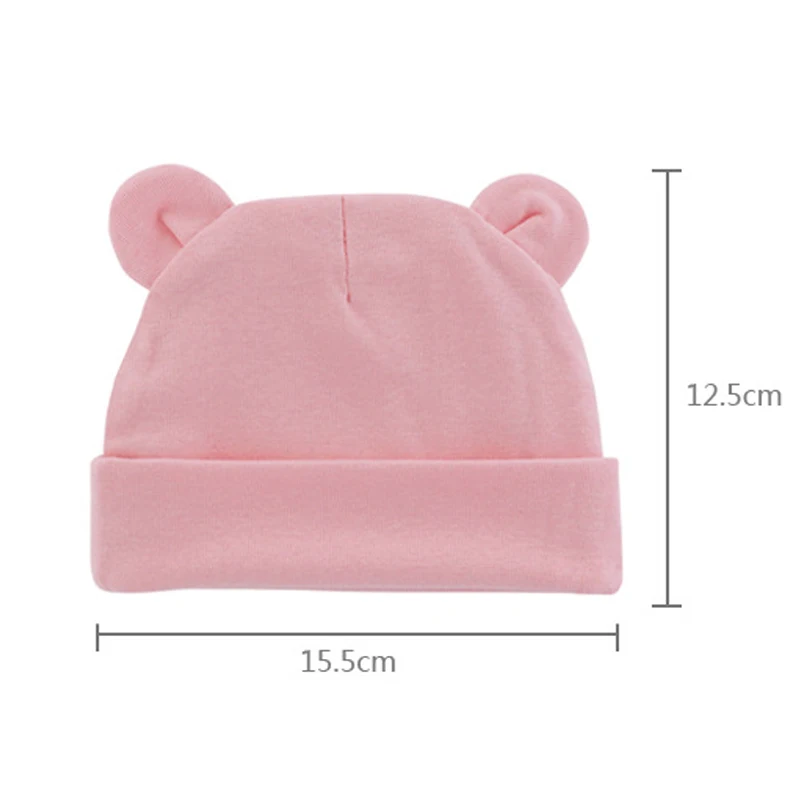 Recién nacido con gorro suave