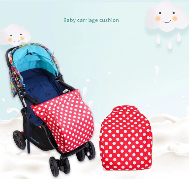 Funda impermeable para cochecito de bebé en uso con niño