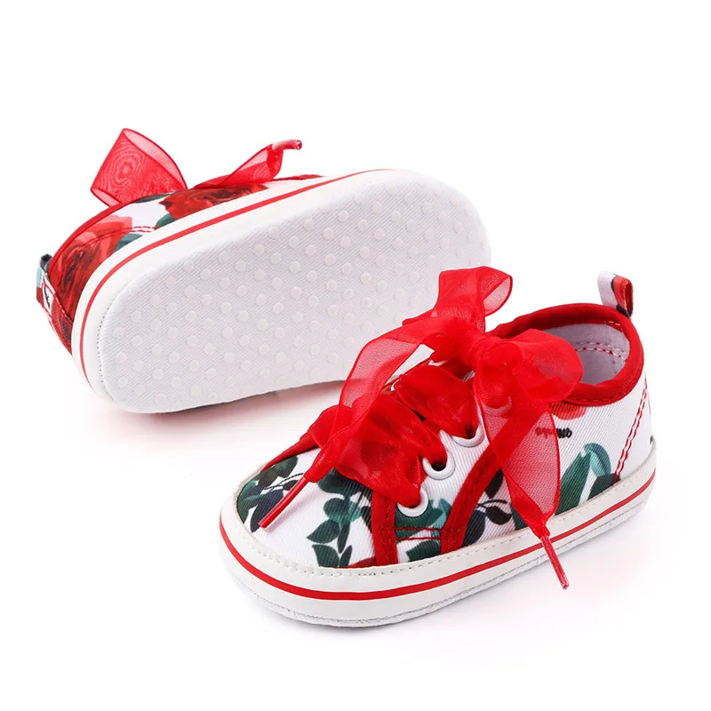 Zapatos en tonos rojo y rosa