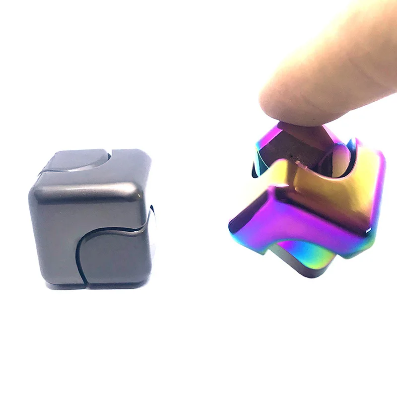 Variantes de colores del spinner sobre superficie blanca