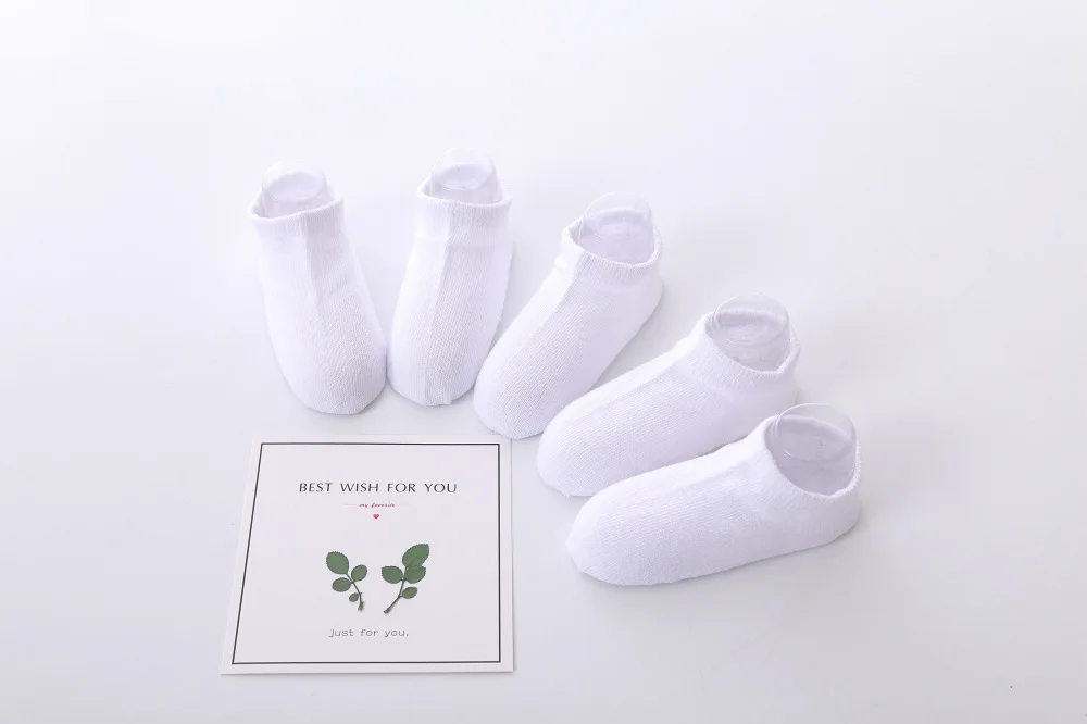 Calcetines blancos no-show para niños con empaque
