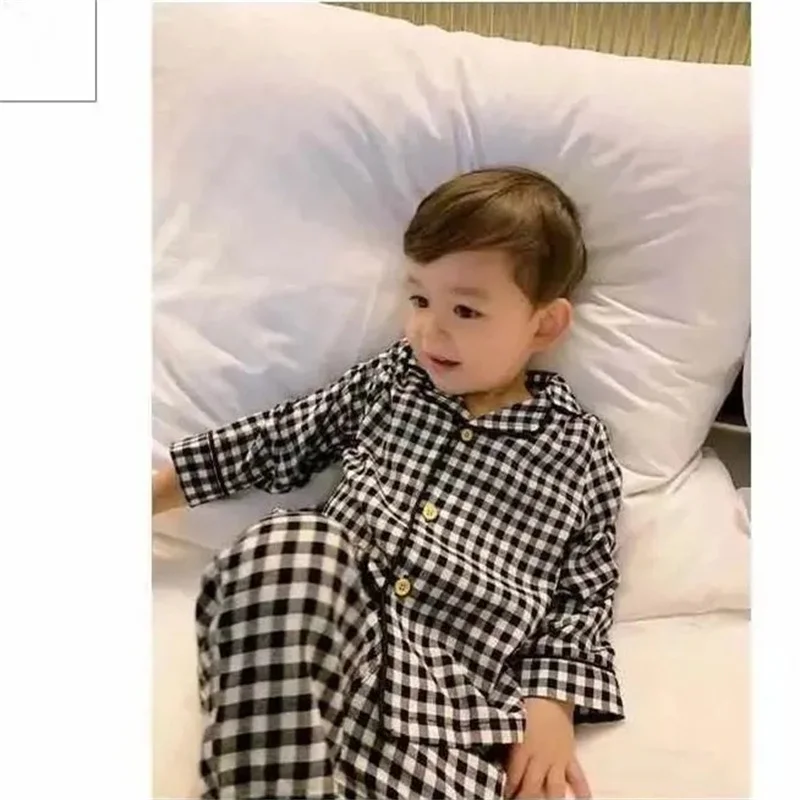 Pijama de rejilla para niño – Dos piezas, manga larga