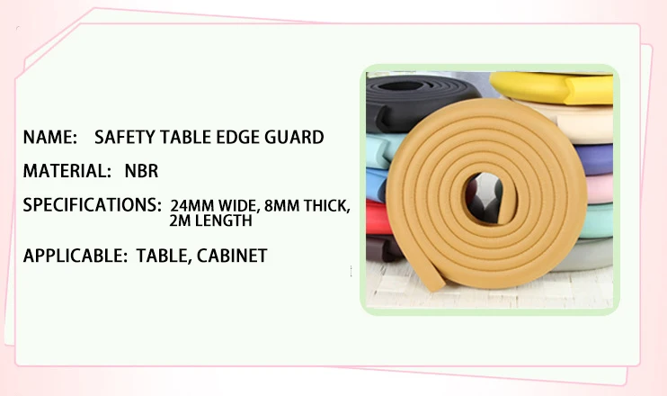 Tira protectora instalada en borde de mesa de madera