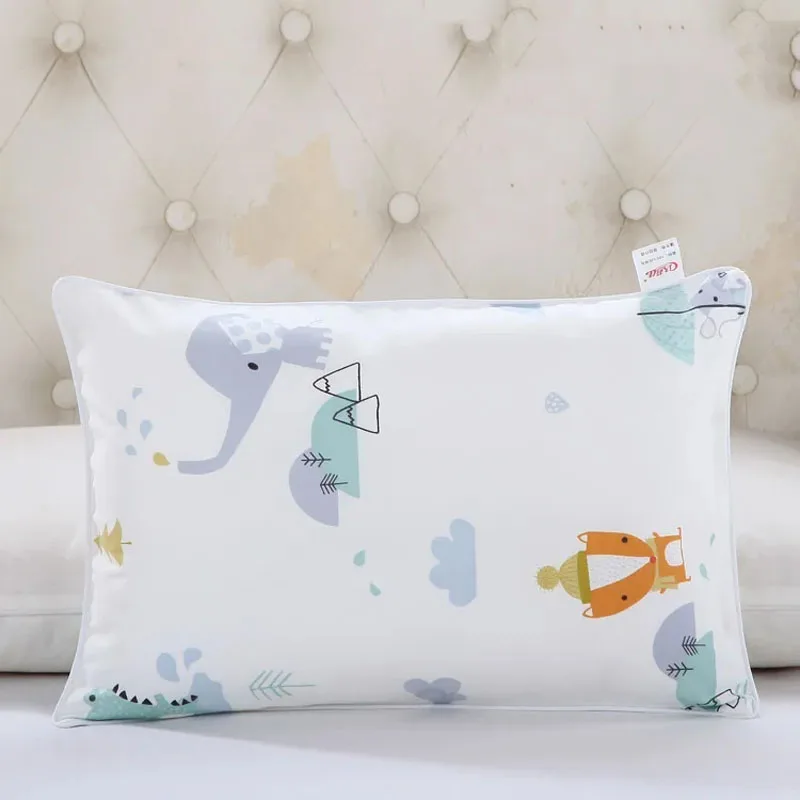 Funda de almohada en la habitación infantil