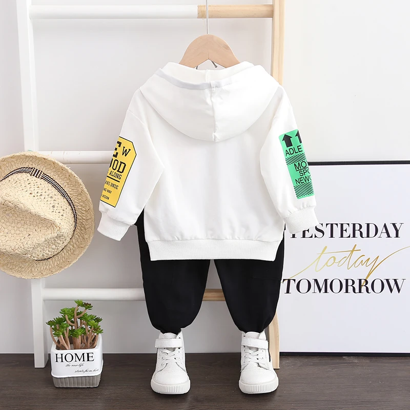Conjunto bebé de algodón: sudadera con capucha y pantalón - imagen 4