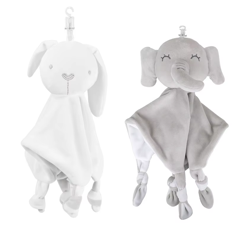 Peluche Montessori conejito en posición de juego