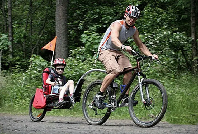 Remolque de bicicleta infantil con estructura de acero y bolsa roja