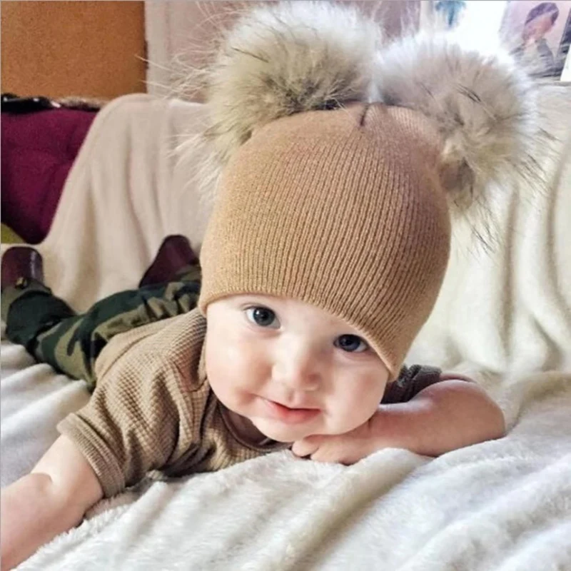 Gorro con pompón en estilo invernal