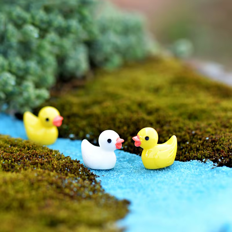 Patitos amarillos decorativos de resina para habitación infantil - imagen 3