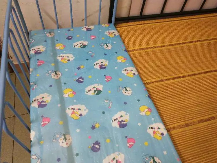 Cuna de colecho acoplada a cama de adultos